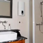Midlum- Peppin, Og Apartmán