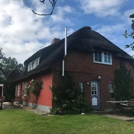 Midlum- Peppin, Og 아파트